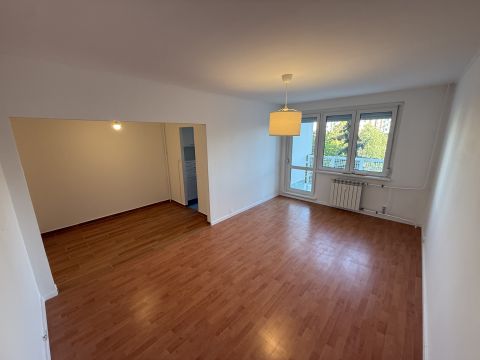 Eladó Lakás 1118 Budapest 11. kerület , Azonnal költözhető, felújított, nappali +3 szobás,erkélyes!