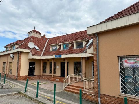 Eladó Üzlethelyiség 2120 Dunakeszi 2120 Dunakeszi, Központ