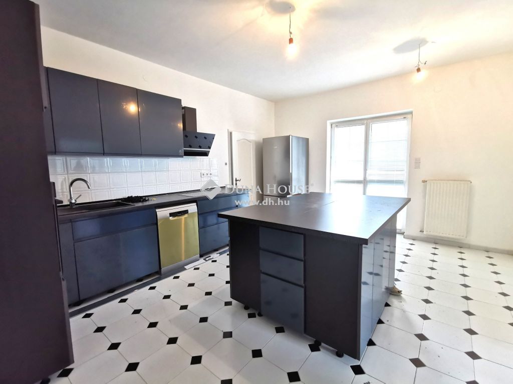 Eladó Lakás 2092 Budakeszi, 