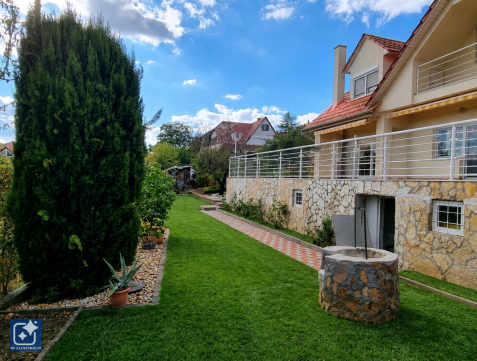 Eladó Ház 8096 Sukoró , Domboldal és örök panoráma!