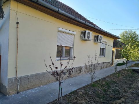 Eladó Ház 2115 Vácszentlászló 