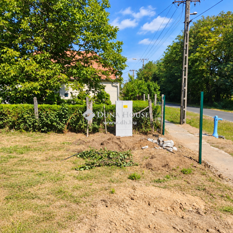 8553 Lovászpatona , Árpád utca közelében — 1/5