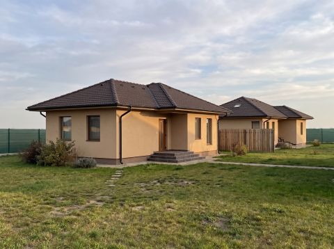 Eladó Ház 6033 Városföld , Újépítésű 70nm nappali+3 szobás ház, 698nm telken
