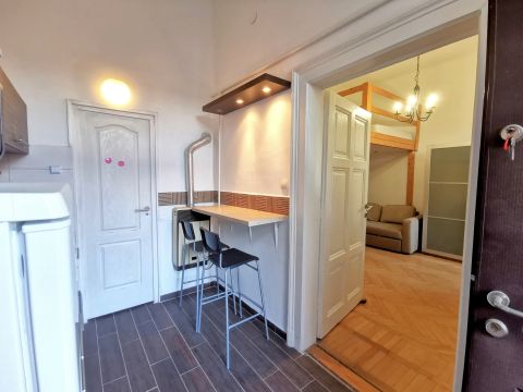 Eladó Lakás 1077 Budapest 7. kerület , azonnal költözhető galériás lakás