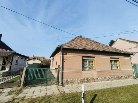 Eladó Ház 7200 Dombóvár , Báthori utca