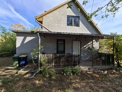 Eladó Ház 2253 Tápióság , Tápióságon Busz megállótól nem messze Központi helyen