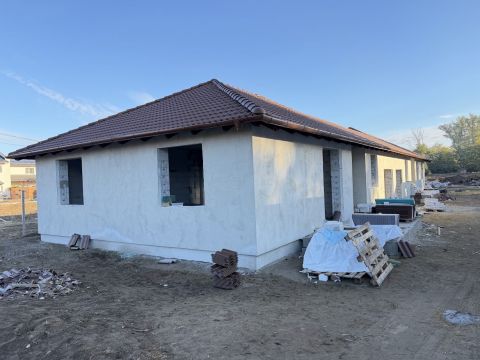 Eladó Ház 2200 Monor , Garázskapcsolatos, 3 szoba + nappalis újépítésű ikerházfél!