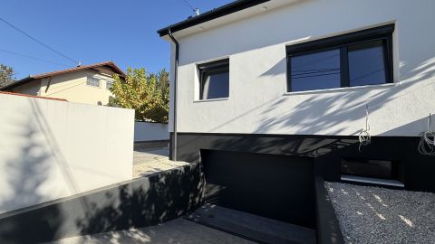Eladó Ház 1188 Budapest 18. kerület ÚJPÉTERITELEP, felújított, dupla garázsos, N+3 szobás, 185m2
