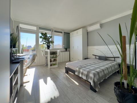 Eladó Lakás 1119 Budapest 11. kerület , Andor utcában erkélyes, déli fekvésű, ablakos konyhás lakás
