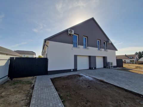 Eladó Ház 6500 Baja , Kiscsávolyi csendes, új házas részen a belvároshoz közel