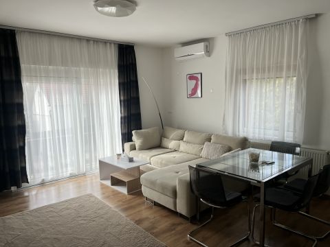 Eladó Lakás 1184 Budapest 18. kerület Nappali + 2 szobás újszerű erkélyes lakás felszíni beállóval